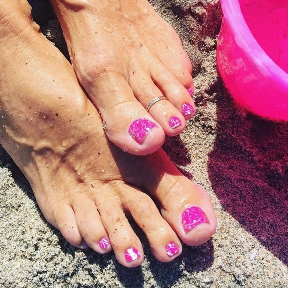 JAMBERRY Silver Floral on Magenta Nail Wraps